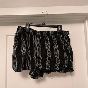 Universal Threads Shorts